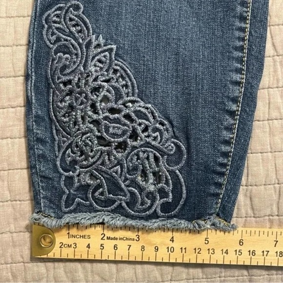 Torrid Denim Skinny Jeans Womens Cutout Crop Raw Hem Medium Wash Stretch plus 22 - Picture 5 of 11